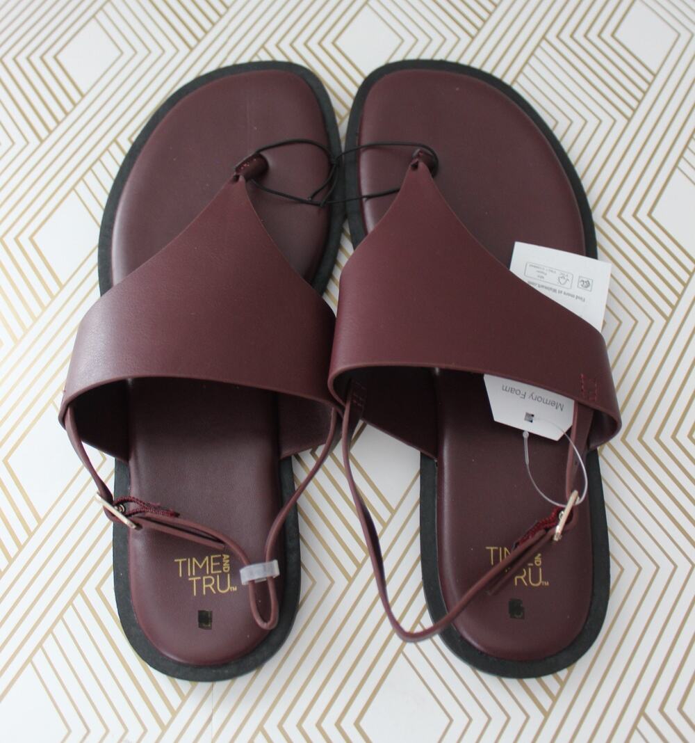 Time and Tru Womens Hooded Faux Leather Thong Sandals Burgundy Multisize NWT